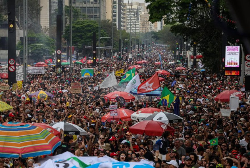 manifestations-massives-au-bresil-contre-une-loi-sur-limmunite-des-parlementaires