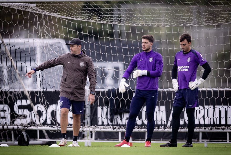 marcelo-carpes2C-preparador-do-corinthians2C-e-suspenso-por-conduta-antidesportiva-em-classico3A-saiba-mais