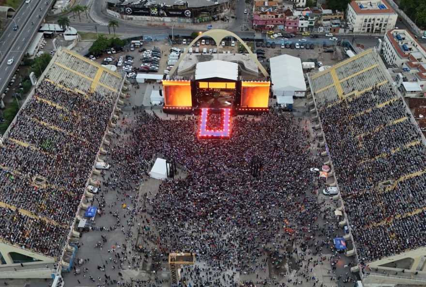 marcha-para-jesus-no-rio-de-janeiro3A-evento-reune-300-mil-pessoas-na-praca-da-apoteose