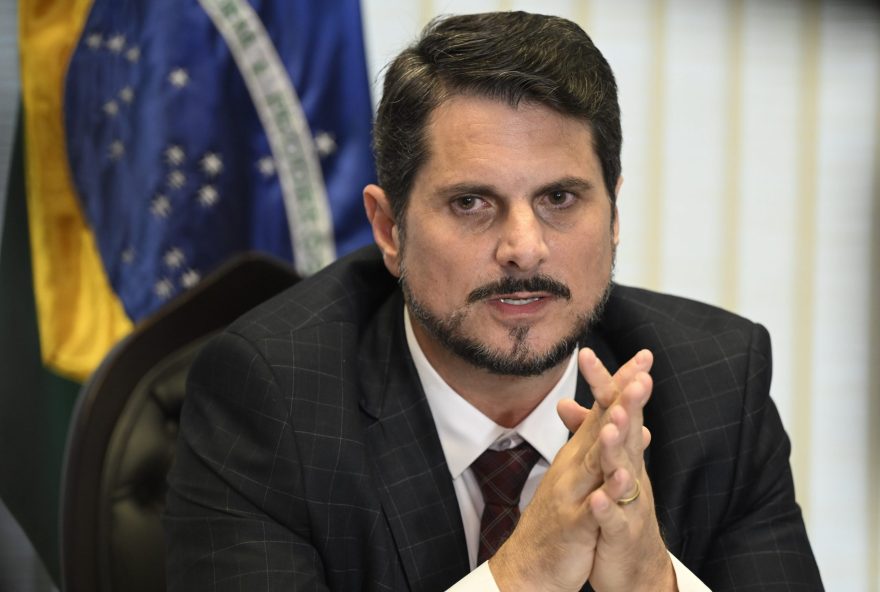 Pedido foi feito após o senador passar a intimidar delegados responsáveis por investigações contra ele nas redes sociais. (Foto: Reprodução/O Antagonista)