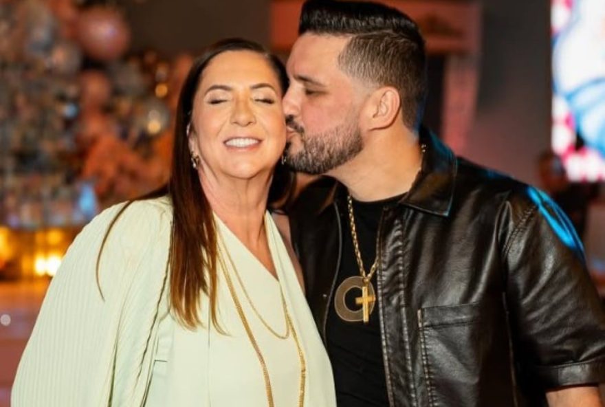 margareth-serrao-celebra-60-anos-com-recriacao-divertida-de-cena-de-titanic-ao-lado-do-namorado-em-goiania margareth-serrao-celebra-60-anos-com-recriacao-divertida-de-cena-de-titanic-ao-lado-do-namorado-em-goiania