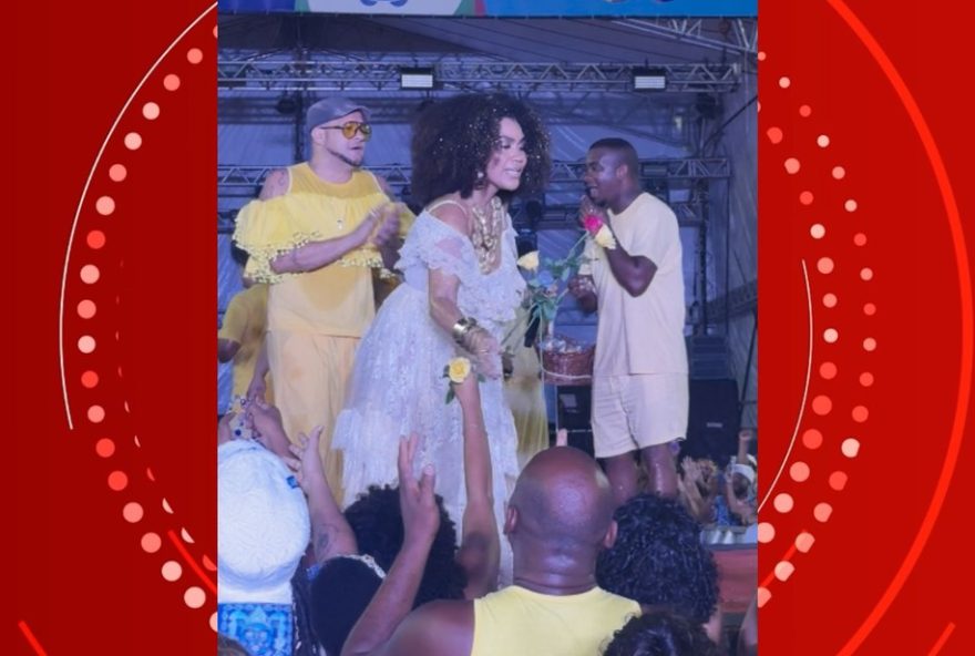 mariene-de-castro-tem-microfone-desligado-no-carnaval-de-salvador3A-publico-se-revolta-em-apoio-a-cantora mariene-de-castro-tem-microfone-desligado-no-carnaval-de-salvador3A-publico-se-revolta-em-apoio-a-cantora