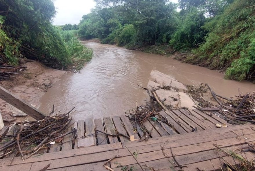 marilia-decreta-emergencia-apos-chuvas-causarem-estragos-e-interditarem-ponte marilia-decreta-emergencia-apos-chuvas-causarem-estragos-e-interditarem-ponte