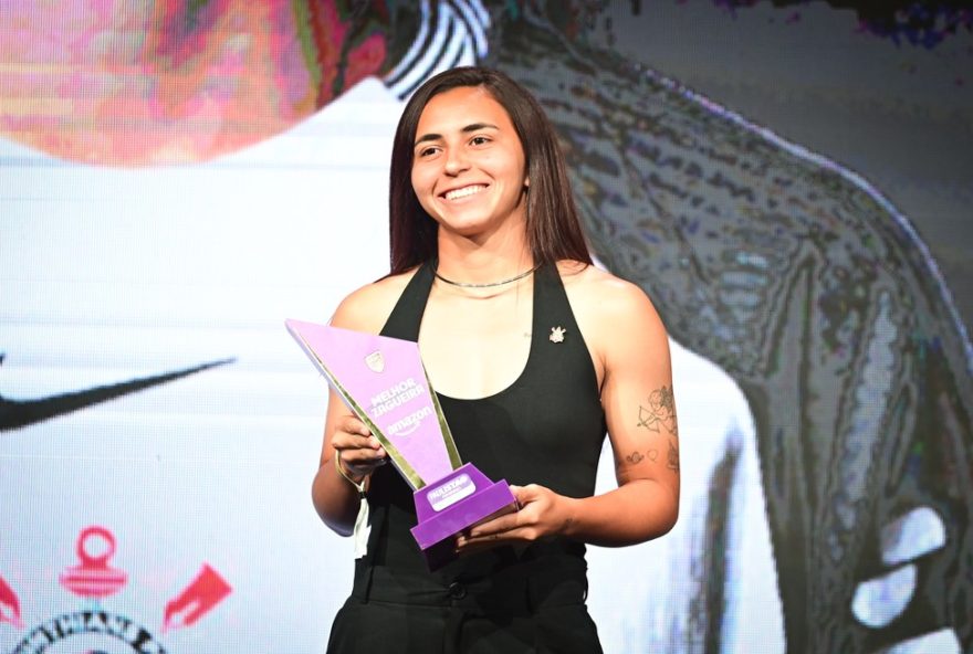 mariza-se-emociona-em-despedida-do-corinthians-feminino3A-melhor-zagueira-da-temporada-marca-fim-de-era-com-12-titulos-e-destino-no-mexico mariza-se-emociona-em-despedida-do-corinthians-feminino3A-melhor-zagueira-da-temporada-marca-fim-de-era-com-12-titulos-e-destino-no-mexico