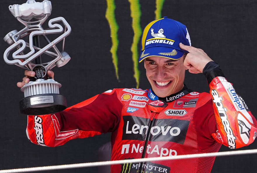 marquez-y-ayton-senna-unidos-por-un-circuito marquez-y-ayton-senna-unidos-por-un-circuito