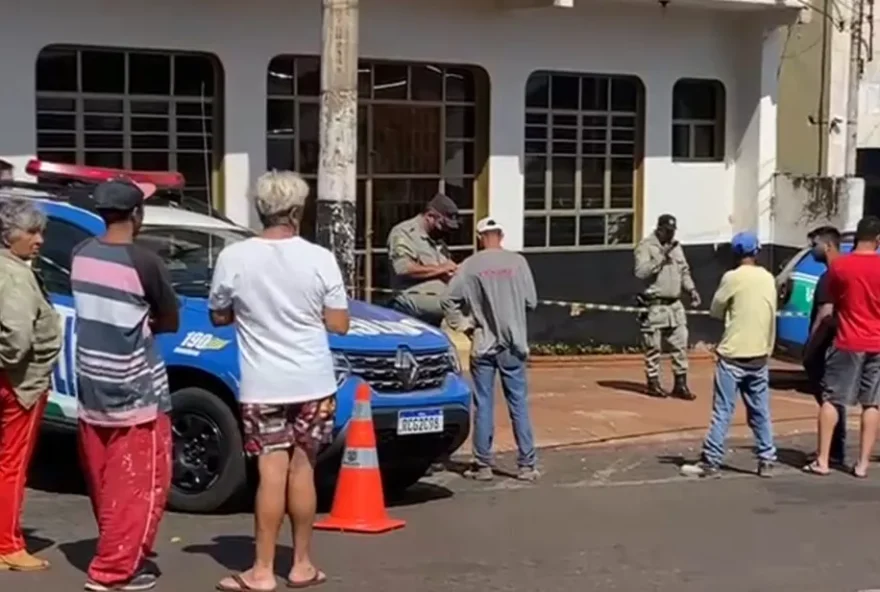 Mulher foi surpreendida e morta no restaurante. (Foto: Reprodução)