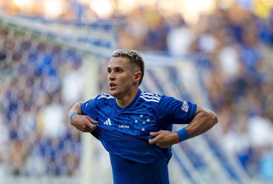 mateus-vital-e-vendido-pelo-cruzeiro-para-o-necaxa2C-treinado-por-nicolas-larcamon