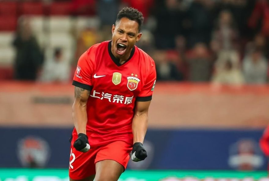 matheus-jussa-celebra-bicampeonato-do-shanghai-port-na-liga-chinesa-ao-lado-de-brasileiros-talentosos