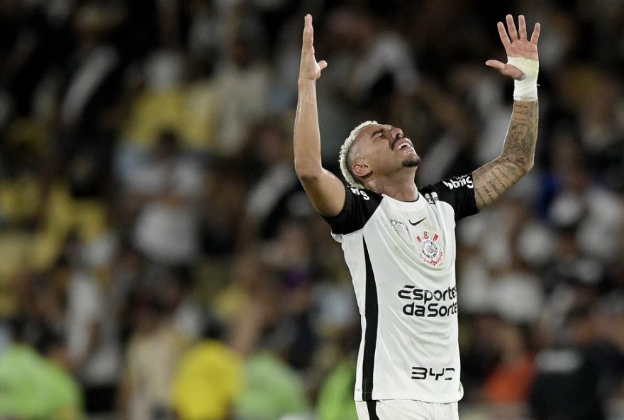 matheuzinho-provoca-vasco-apos-titulo-do-corinthians-na-copa-do-brasil3A-22mais-um-vice22 RJ - RIO DE JANEIRO - 21/12/2025 - COPA DO BRASIL 2025, VASCO X CORINTHIANS - jogadores do Corinthians comemoram a vitoria e o titulo apos a partida contra o Vasco no estadio Maracana pelo campeonato Copa Do Brasil 2025. Foto: Alexandre Loureiro/AGIF