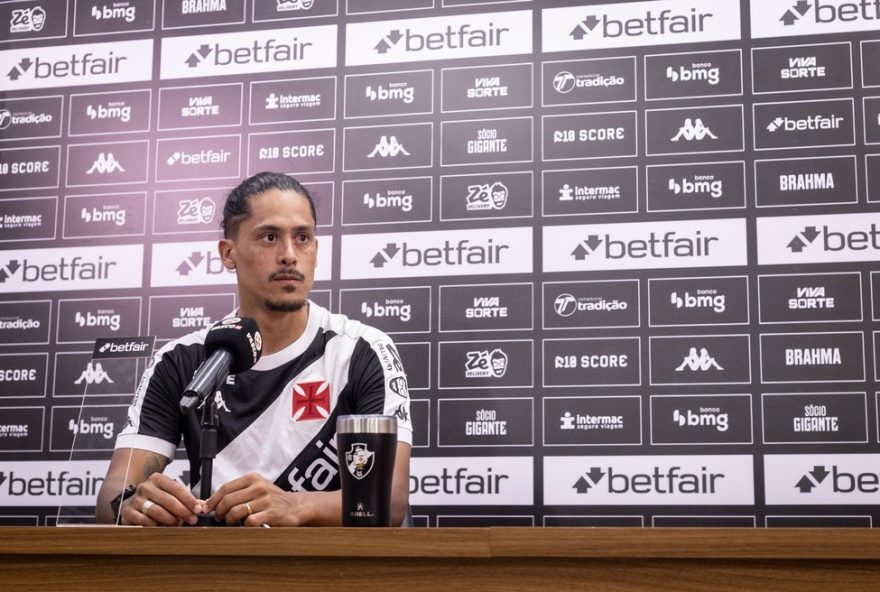 mauricio-lemos-pode-ser-titular-no-vasco3F-disputa-de-zagueiros-aquece-para-o-brasileirao3B-vote-na-sua-dupla-favorita