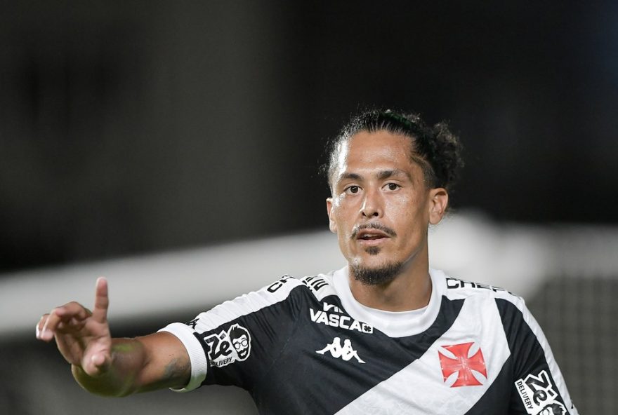 RJ - RIO DE JANEIRO - 30/03/2025 - BRASILEIRO A 2025, VASCO X SANTOS - Mauricio Lemos jogador do Vasco durante partida contra o Santos no estadio Sao Januario pelo campeonato Brasileiro A 2025. Foto: Thiago Ribeiro/AGIF