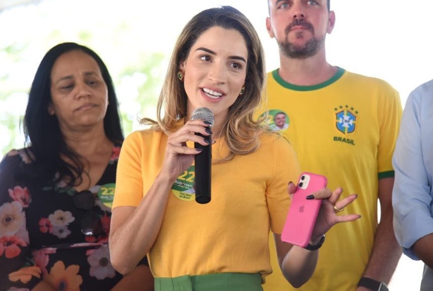 Gustavo Mendanha articula com o PL e filia sua esposa, Mayara Mendanha, ao partido.