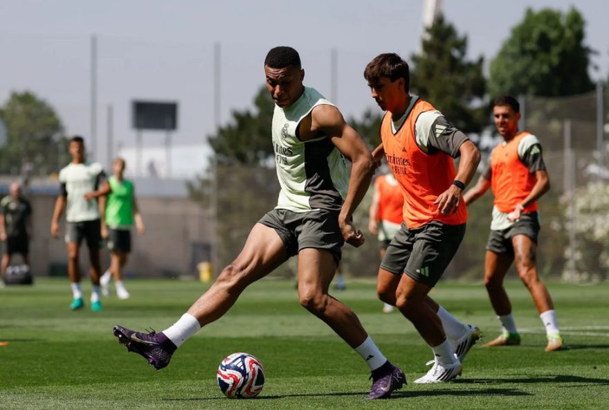 mbappe-exibe-chuteira-roxa-em-treino-do-real-madrid-antes-da-copa-do-mundo-de-clubes-2025