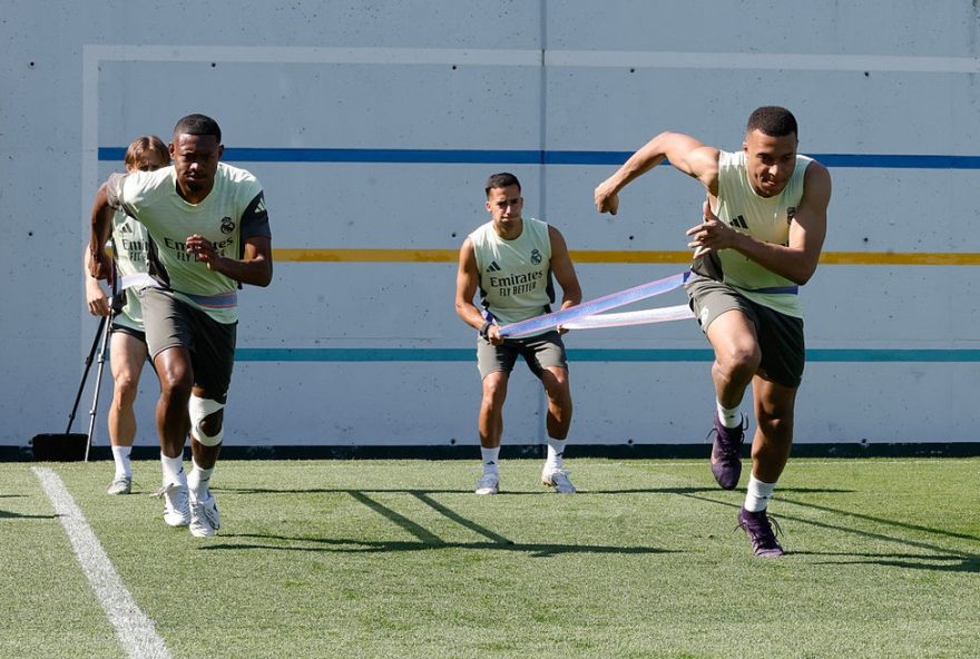 mbappe-hospitalizado-por-gastroenterite3A-real-madrid-empata-na-estreia-da-copa-do-mundo-de-clubes-sem-o-atacante-vibrante