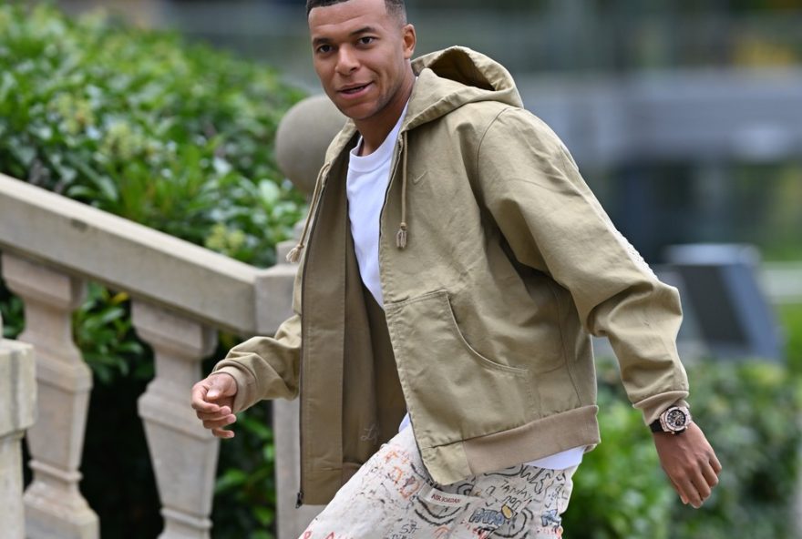 mbappe-ignora-dores-no-tornozelo-e-mira-classificacao-para-a-copa-de-263A-22quero-jogar22-analise-completa-no-gringolandia