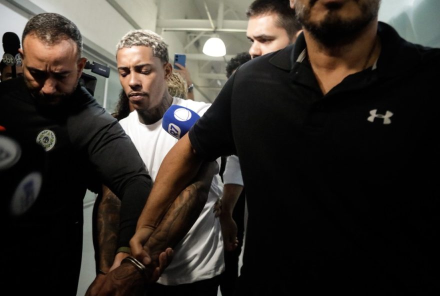 mc-poze-do-rodo3A-acusacoes-de-trafico2C-tortura-e-apologia-influencia-na-narcocultura-e-prisao-em-destaque