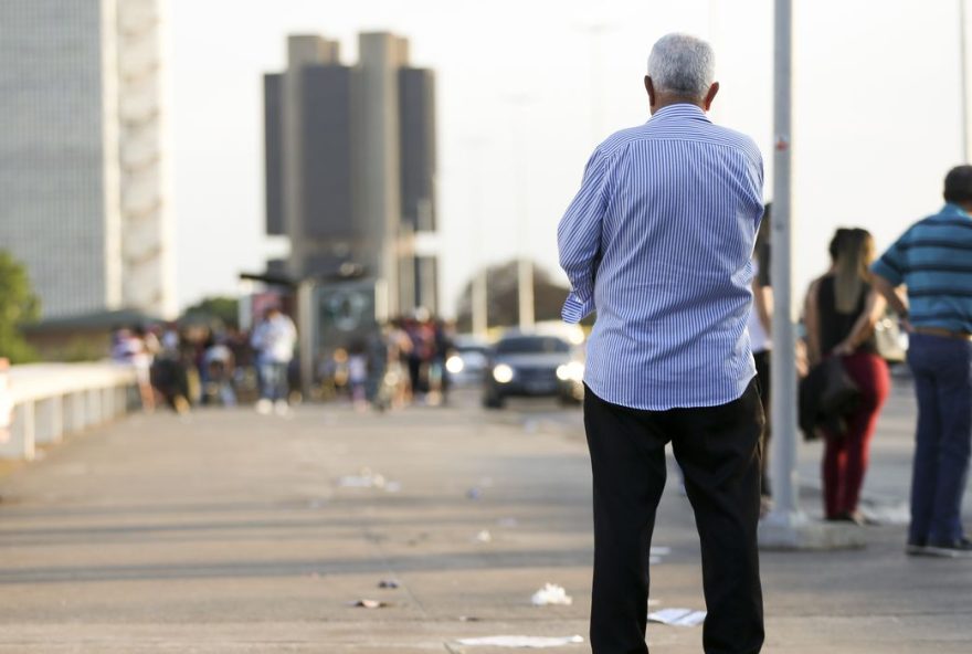 Palmilha inteligente pode ajudar a evitar queda de idosos