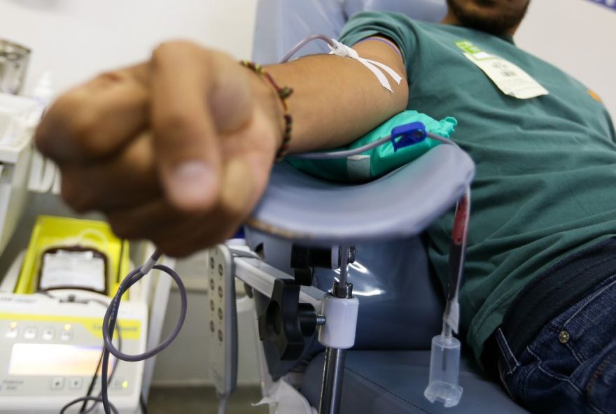 Menos doadores de sangue representa mais pacientes com a saúde comprometida. (Foto: Marcelo Camargo/Agência Brasil)