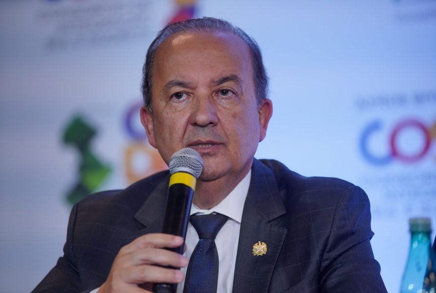 Governadores discutem reforma tributária Brasília-DF - 04.07.2023 - O governador de Santa Catarina, Jorginho Mello, durante entrevista coletiva, após reunião com parlamentares para tratar da reforma tributária, no B Hotel em Brasília . Foto: Rafa Neddermeyer/Agência Brasil