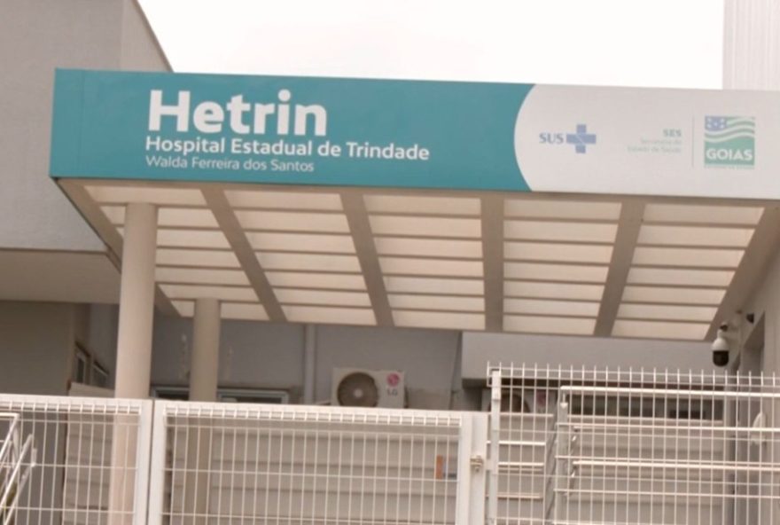 medica-e-detida-apos-policiais-exigirem-atendimento-prioritario-em-hospital-de-trindade