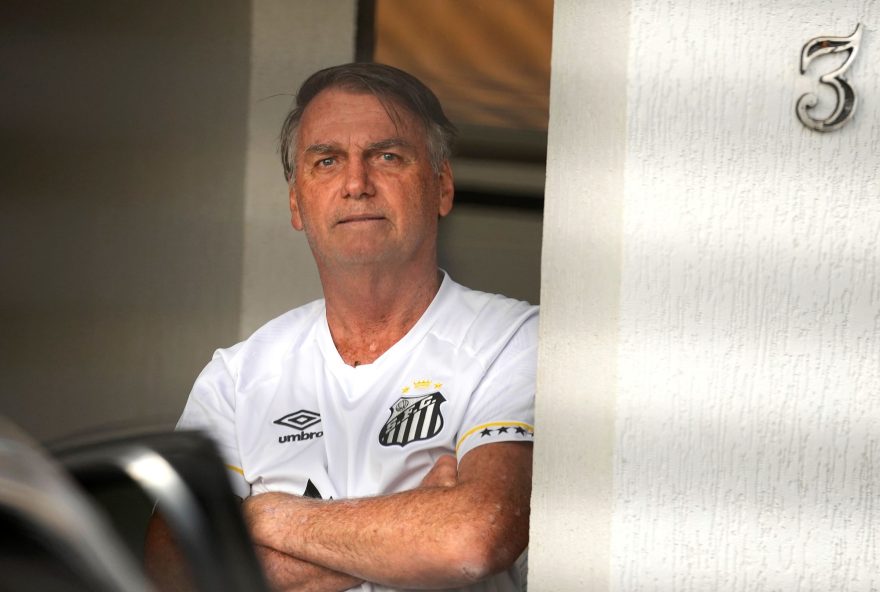 medidas-de-vigilancia-reforcadas-para-jair-bolsonaro-devido-ao-risco-de-fuga-durante-julgamento-por-tentativa-de-golpe-de-estado