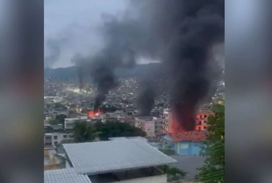 megaoperacao-no-complexo-da-penha3A-tiros2C-fumaca-e-prisoes-em-video-impactante megaoperacao-no-complexo-da-penha3A-tiros2C-fumaca-e-prisoes-em-video-impactante