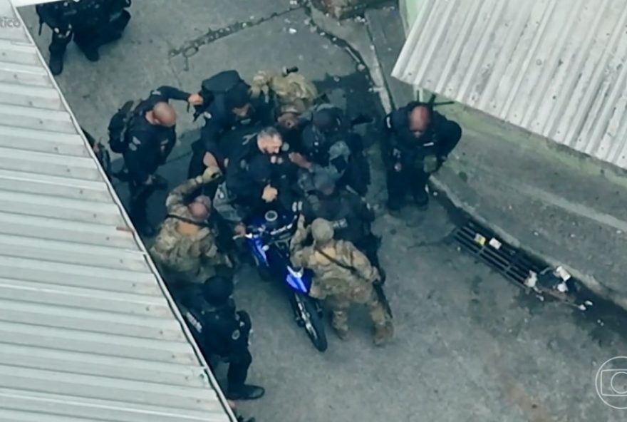 megaoperacao-no-rio3A-imagens-ineditas-de-criminosos-armados-e-resgate-tenso-de-policiais-feridos-cobertura-exclusiva-no-fantastico megaoperacao-no-rio3A-imagens-ineditas-de-criminosos-armados-e-resgate-tenso-de-policiais-feridos-cobertura-exclusiva-no-fantastico