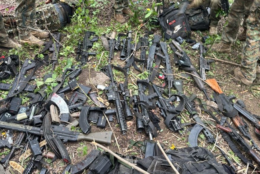megaoperacao-no-rj3A-64-mortos-e-prisoes2C-drones-e-monte-de-fuzis-capturados megaoperacao-no-rj3A-64-mortos-e-prisoes2C-drones-e-monte-de-fuzis-capturados