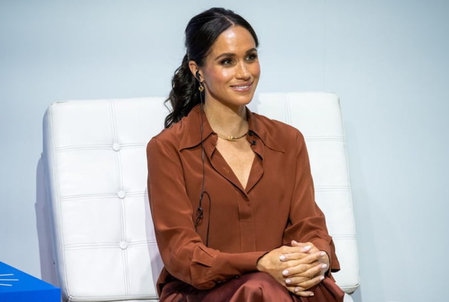 meghan-markle-surpreende-fas-com-video-e-causa-polemica-com-22erro22-de-gravacao