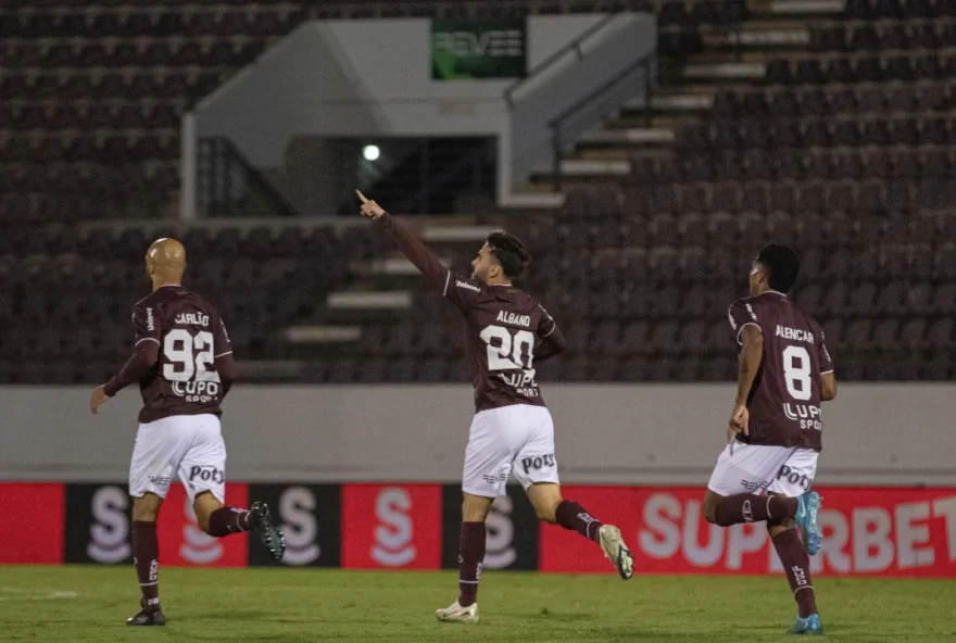 meia-celebra-primeiro-gol-pela-ferroviaria-e-projeta-decisao-contra-o-atletico-goianiense meia-celebra-primeiro-gol-pela-ferroviaria-e-projeta-decisao-contra-o-atletico-goianiense