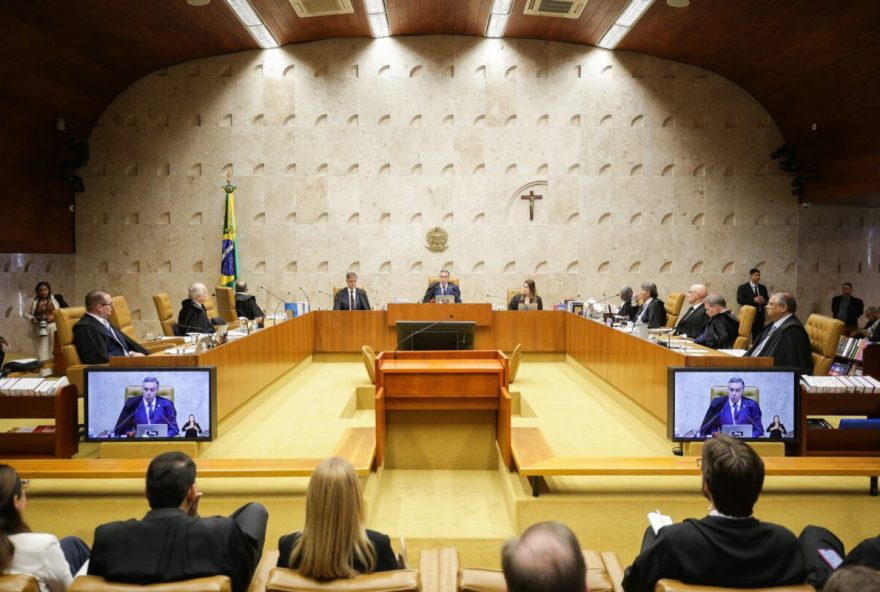 meio-a-julgamento-de-bolsonaro2C-pesquisa-aponta-5025-confianca-no-stf