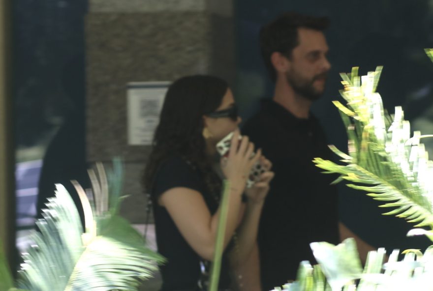 mel-maia-comparece-ao-velorio-de-sua-mae2C-debora-maia2C-no-rio-de-janeiro