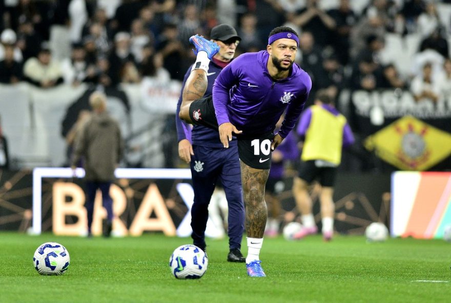 memphis-depay-completa-um-ano-de-corinthians3A-superacao-e-gratidao-no-timao