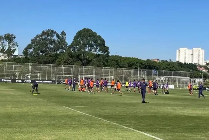 memphis-e-matheuzinho3A-recuperacao-com-fisioterapia-no-campo-corinthians