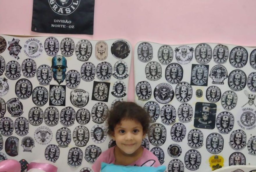 menina-de-4-anos-se-torna-mascote-de-moto-clube-e-supera-medos3B-video