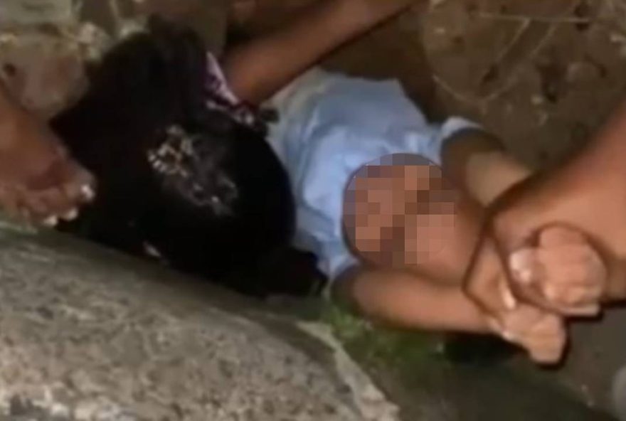 menina-salva-crianca-em-buraco-na-bahia3A-video-do-resgate-em-candeias2C-rms