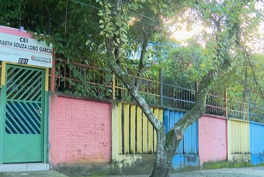 menino-de-2-anos-e-encontrado-sozinho-em-escola-por-motorista-de-app menino-de-2-anos-e-encontrado-sozinho-em-escola-por-motorista-de-app