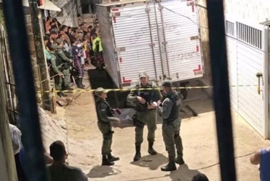 menino-de-4-anos-e-atropelado-e-morto-por-caminhao-em-paulista3A-video-do-acidente menino-de-4-anos-e-atropelado-e-morto-por-caminhao-em-paulista3A-video-do-acidente