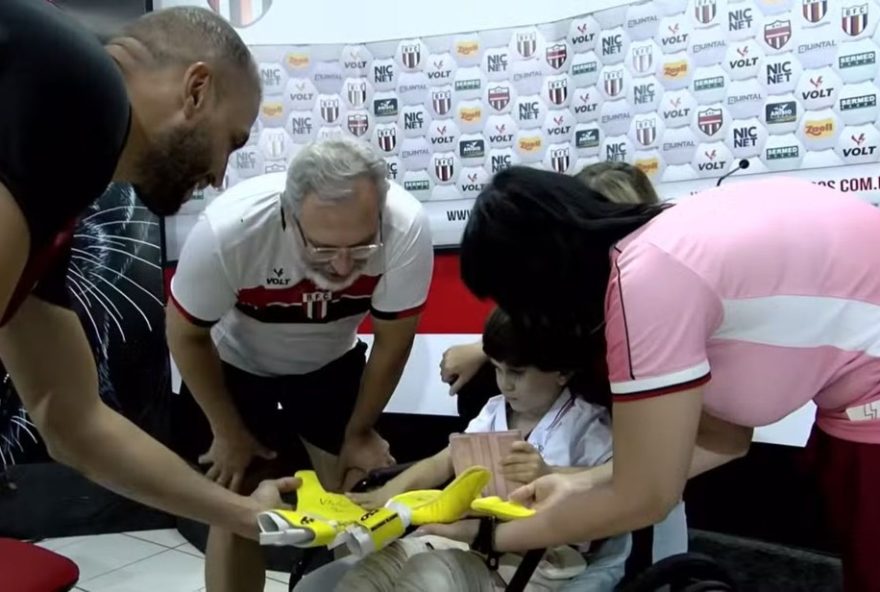 menino-que-sobreviveu-queda-emocionante-do-10o-andar-visita-botafogo-sp3A-historia-de-superacao-e-esperanca menino-que-sobreviveu-queda-emocionante-do-10o-andar-visita-botafogo-sp3A-historia-de-superacao-e-esperanca