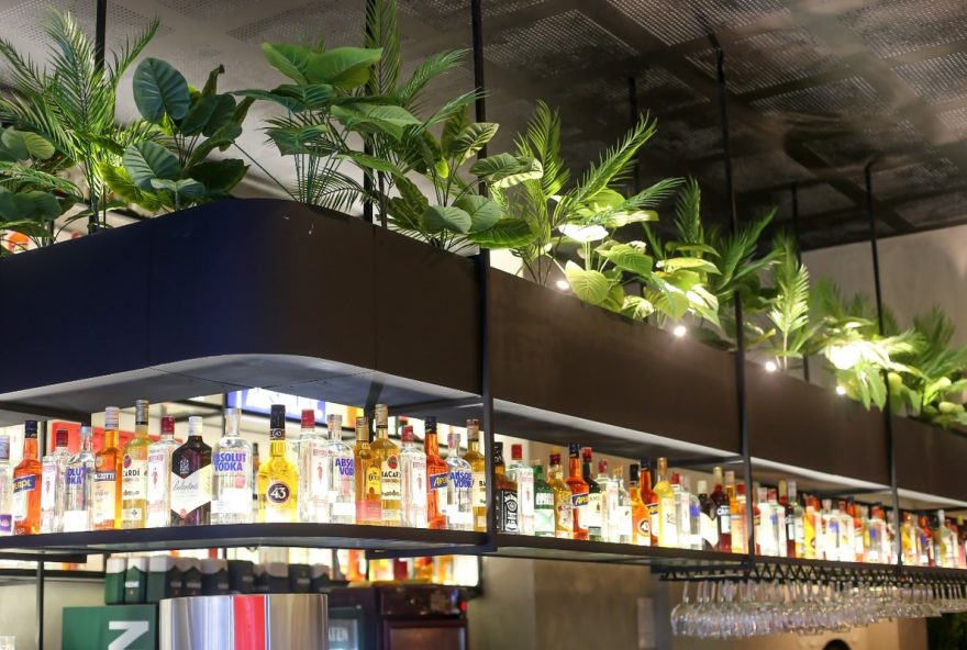 mercado-de-drinques-do-rio-de-janeiro-se-recupera-apos-crise-do-metanol-confianca-dos-consumidores-e-restabelecida-aos-poucos