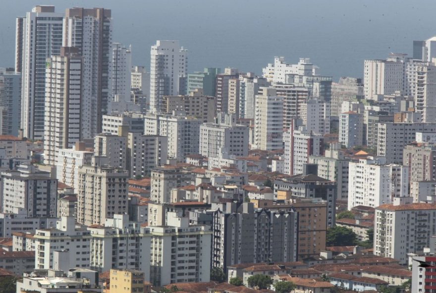mercado-imobiliario-na-baixada-santista3A-vendas-caem-quase-1025-e-locacoes-aumentam2C-aponta-creci-sp