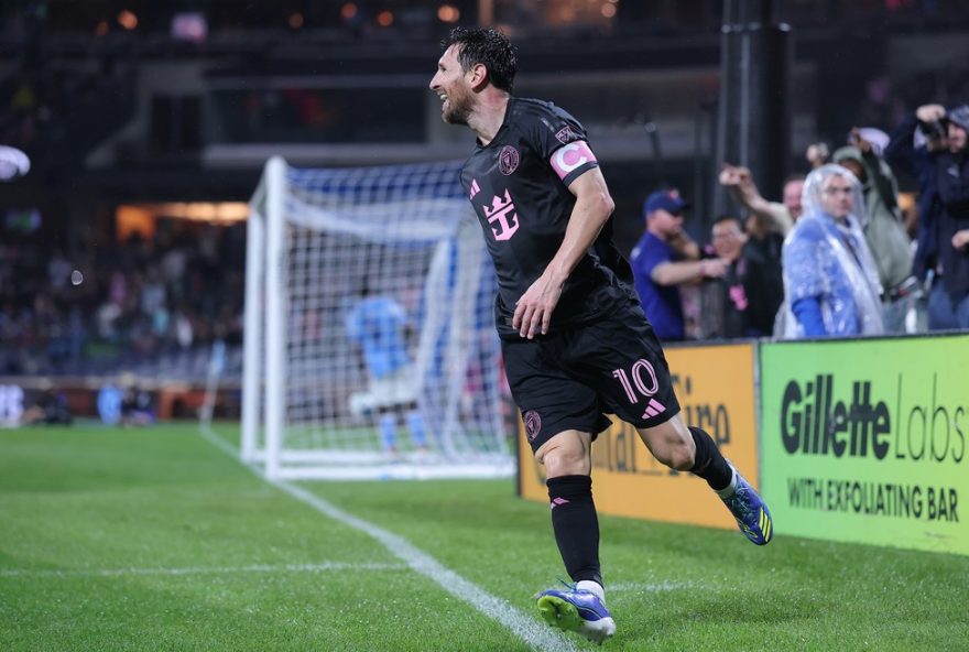 messi-marca-dois-e-chega-a-890-gols-pelo-inter-miami3B-veja-divisao-por-clubes-e-selecao