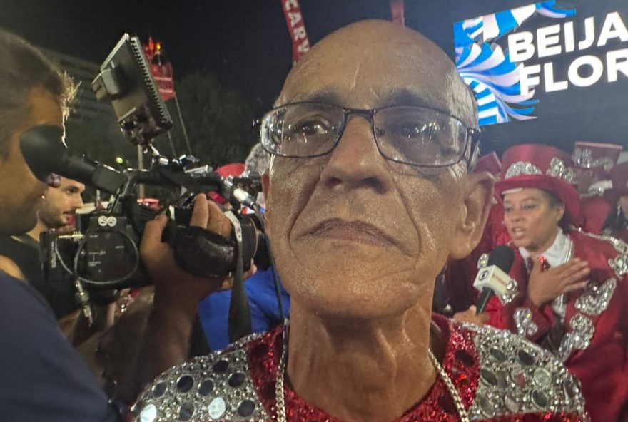 mestre-cica-emociona-se-antes-de-desfile-na-avenida3A-uma-adrenalina-e-uma-honra-viradouro-2026 mestre-cica-emociona-se-antes-de-desfile-na-avenida3A-uma-adrenalina-e-uma-honra-viradouro-2026