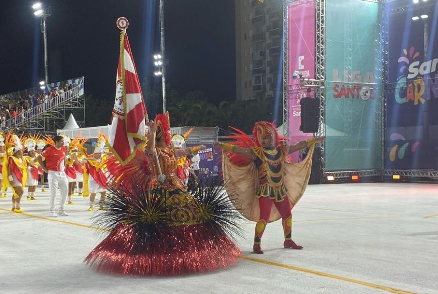 mestre-sala-da-independencia-desfila-com-pe-machucado-em-santos2C-sp2C-apos-acidente3A-guilherme-feira-rodrigues-se-apresenta-na-passarela-do-samba-com-pontos-no-pe