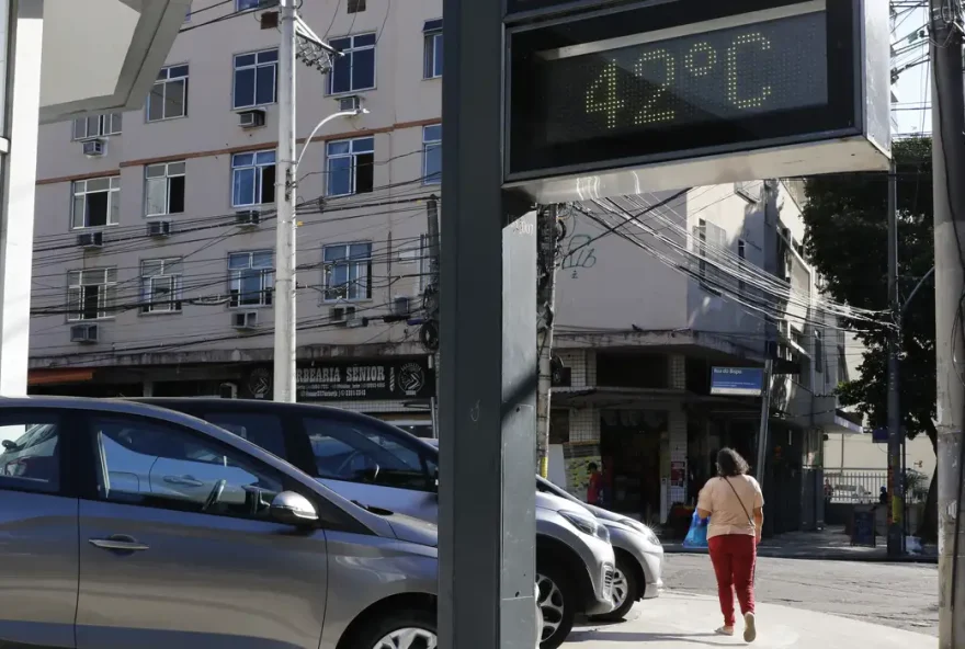 Para ser considerada onda de calor, a temperatura máxima do dia deve registrar 5° Celsius (°C) acima da média daquela localidade
(Foto: Reprodução/ Agência Brasil)