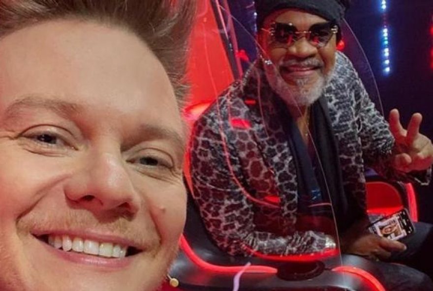 michel-telo-homenageia-carlinhos-brown-no-seu-aniversario-949995