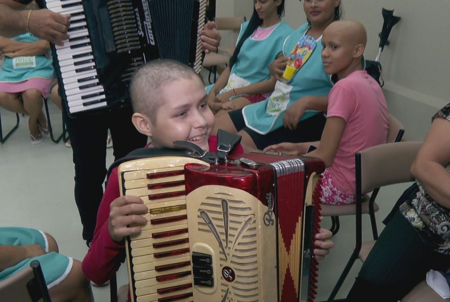 michel-telo-realiza-sonho-emocionante-de-adolescente-com-leucemia-no-recife michel-telo-realiza-sonho-emocionante-de-adolescente-com-leucemia-no-recife