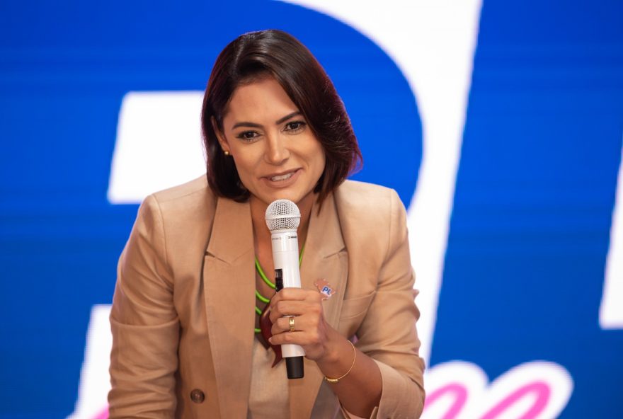 michelle-bolsonaro-critica-lula-e-defende-bolsonaro-em-encontro-do-pl-no-nordeste