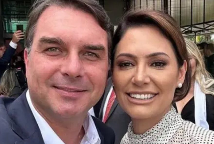 michelle-bolsonaro-e-pre-candidata-ao-senado-no-distrito-federal2C-diz-flavio michelle-bolsonaro-e-pre-candidata-ao-senado-no-distrito-federal2C-diz-flavio