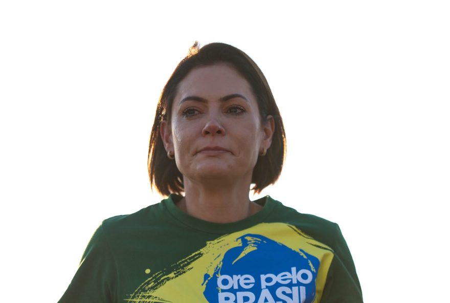 michelle-bolsonaro-esta-abalada-com-prisao-do-marido-e-preocupada-com-a-saude-dele